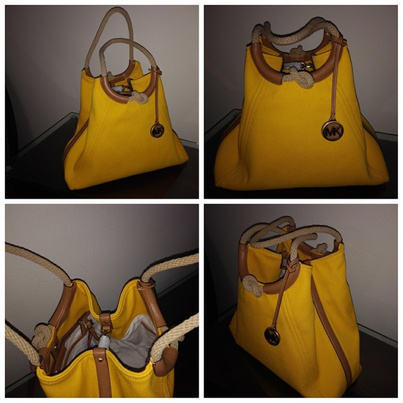 💥SOLD💥 MK Tote - Picture 3 of 6